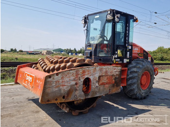 Compacteur CATERPILLAR