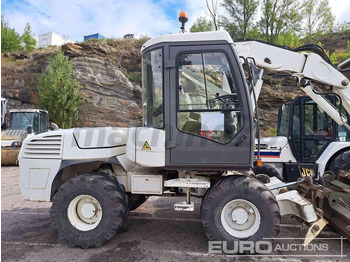 Pelle sur pneus MECALAC