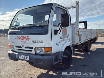 Camion plateau NISSAN