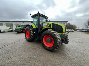Tracteur agricole CLAAS Axion 930