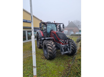 Tracteur agricole VALTRA