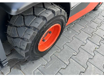 Chariot élévateur à gaz Linde H20T-01: photos 2