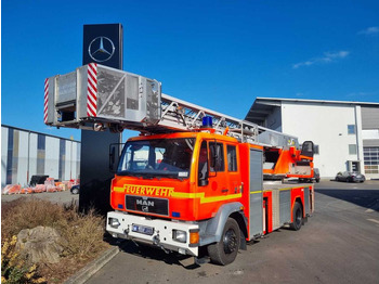 Camion grue MAN 15.284