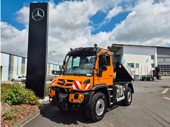 Camion benne UNIMOG