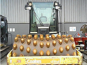 Compacteur CATERPILLAR