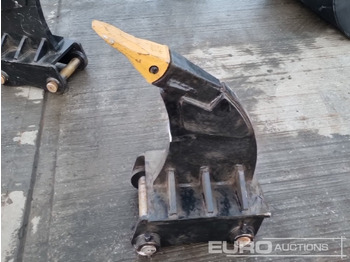 Godet neuf Unused Ripper 65mm Pin to suit 13 Ton Excavator: photos 2 Godet neuf Unused Ripper 65mm Pin to suit 13 Ton Excavator: photos 2