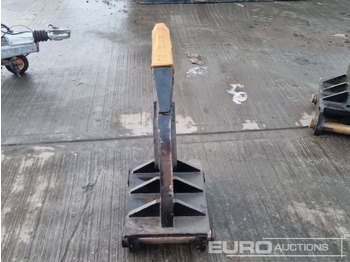 Godet neuf Unused Ripper 65mm Pin to suit 13 Ton Excavator: photos 4 Godet neuf Unused Ripper 65mm Pin to suit 13 Ton Excavator: photos 4