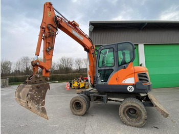 Pelle sur pneus DOOSAN DX55