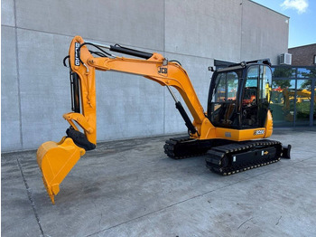 Pelle sur chenille JCB 8056