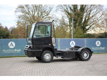 Tracteur portuaire TERBERG
