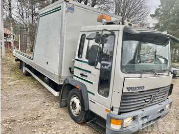 Camion plateau VOLVO FL