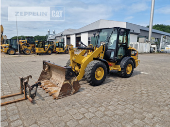 Chargeuse sur pneus CATERPILLAR 906M