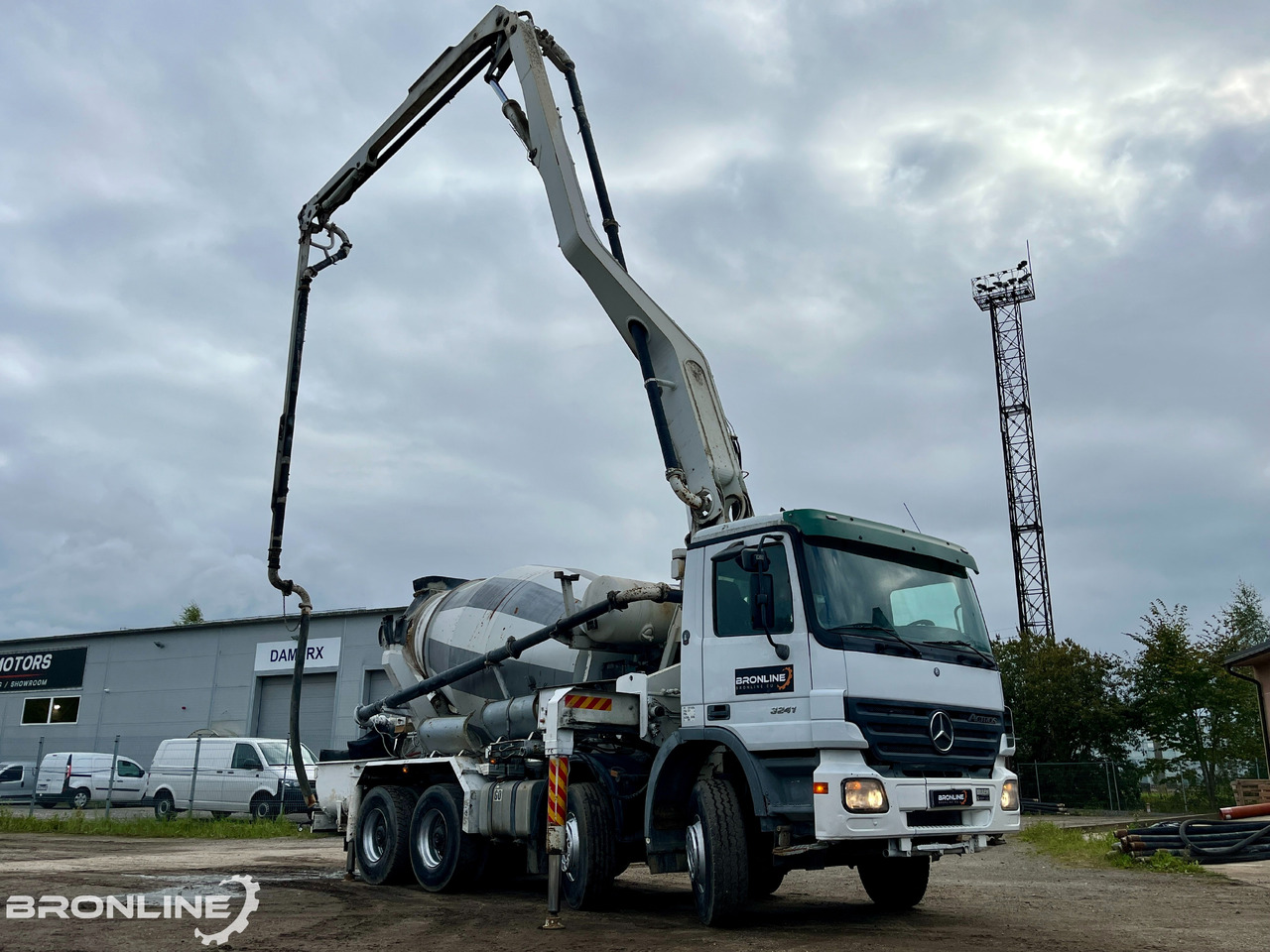 2004 MERCEDES-BENZ ACTROS 3241K 8X4/4 PUMI - Camion malaxeur: photos 3 2004 MERCEDES-BENZ ACTROS 3241K 8X4/4 PUMI - Camion malaxeur: photos 3