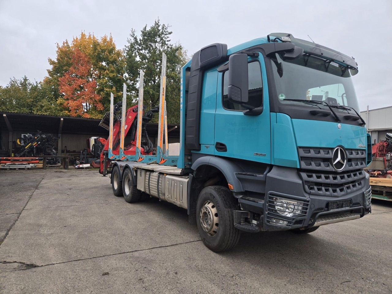 Mercedes-Benz Arocs 2651 Holztransporter Blatt Blatt Kran - Camion grumier, Camion grue: photos 1 Mercedes-Benz Arocs 2651 Holztransporter Blatt Blatt Kran - Camion grumier, Camion grue: photos 1