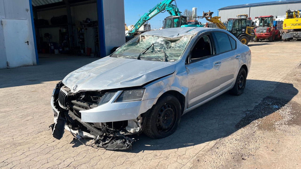 Skoda Octavia Lim. Ambition Unfall - Berline: photos 2 Skoda Octavia Lim. Ambition Unfall - Berline: photos 2