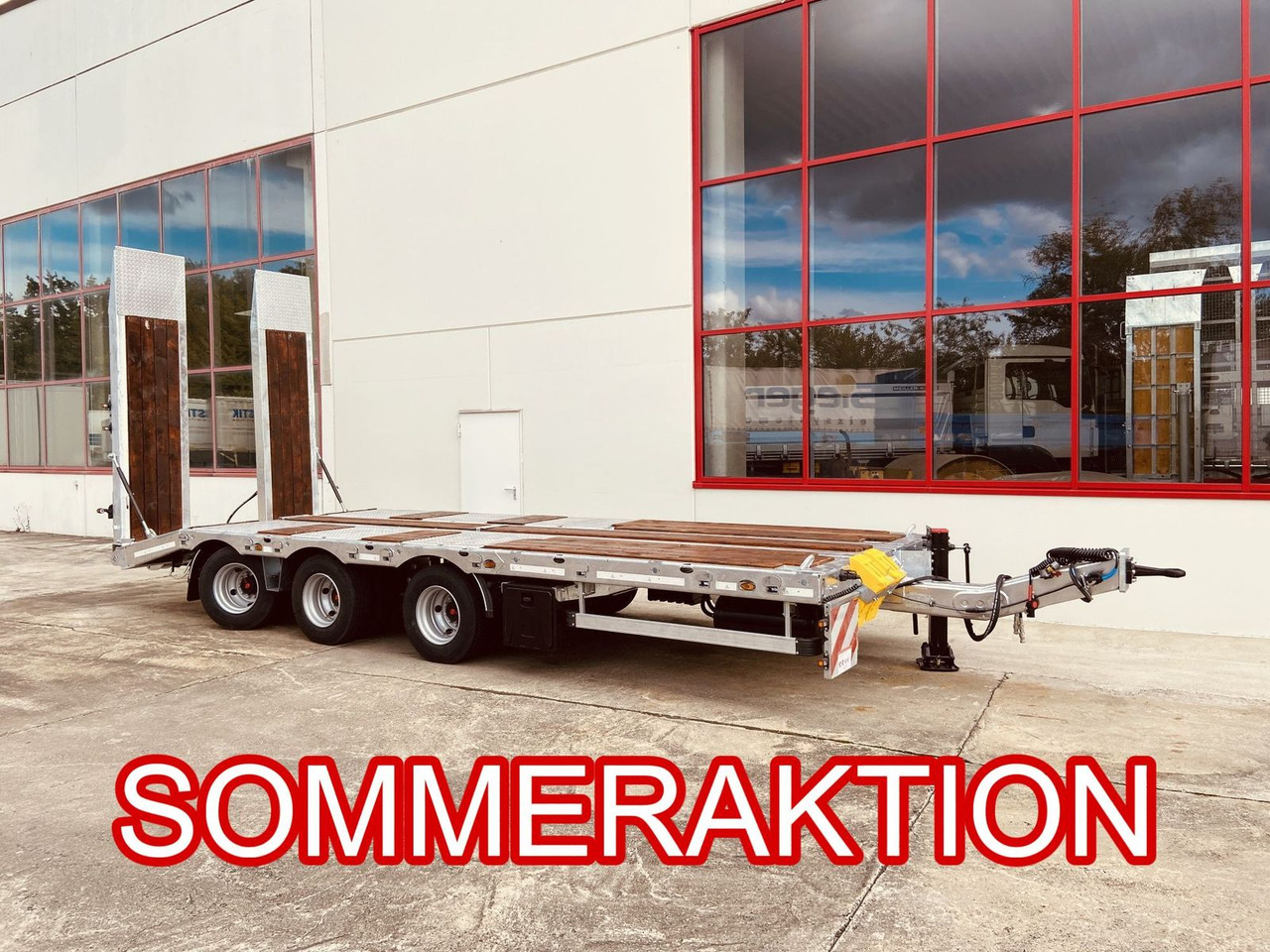 Möslein 31 t Tridem- Tieflader 3 Achs, 8 m LadeflächeNe - Remorque porte-engin surbaissée: photos 1 Möslein 31 t Tridem- Tieflader 3 Achs, 8 m LadeflächeNe - Remorque porte-engin surbaissée: photos 1