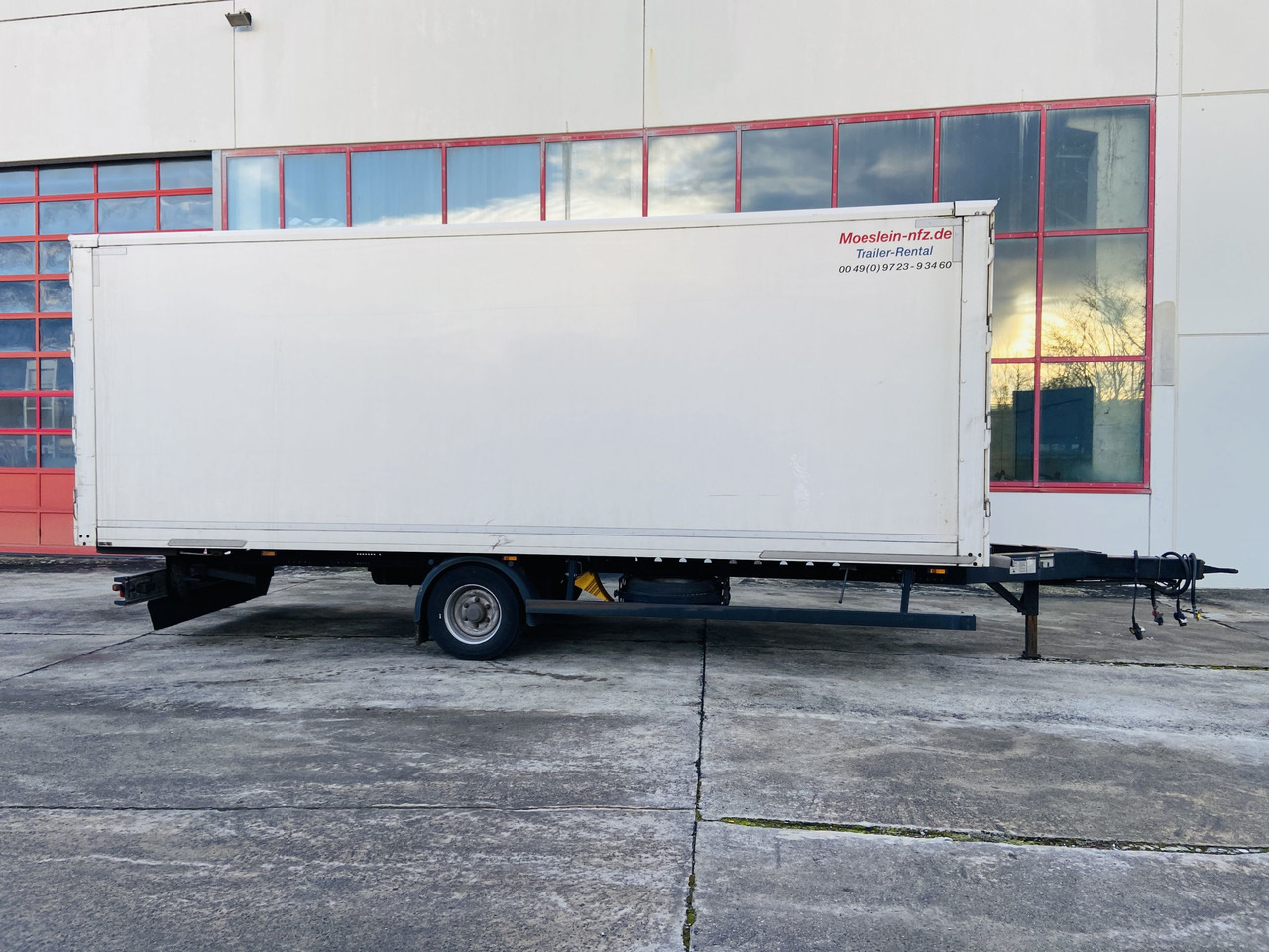 Möslein EK 1- D 7,3  1 Achs Kofferanhänger - Remorque fourgon: photos 1 Möslein EK 1- D 7,3  1 Achs Kofferanhänger - Remorque fourgon: photos 1