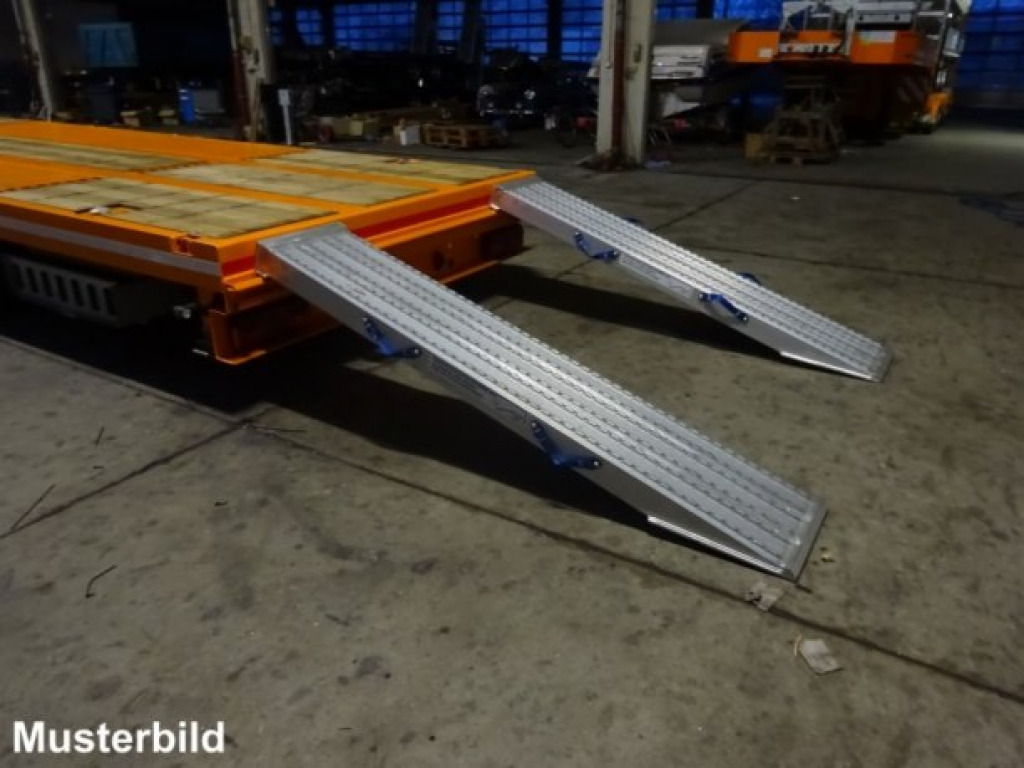 Möslein ST 3 Plato 8,7 3 Achs Satteltieflader Plato 45 t GGfür Fertigteile, Baumaschinen - Semi-remorque surbaissé: photos 2 Möslein ST 3 Plato 8,7 3 Achs Satteltieflader Plato 45 t GGfür Fertigteile, Baumaschinen - Semi-remorque surbaissé: photos 2