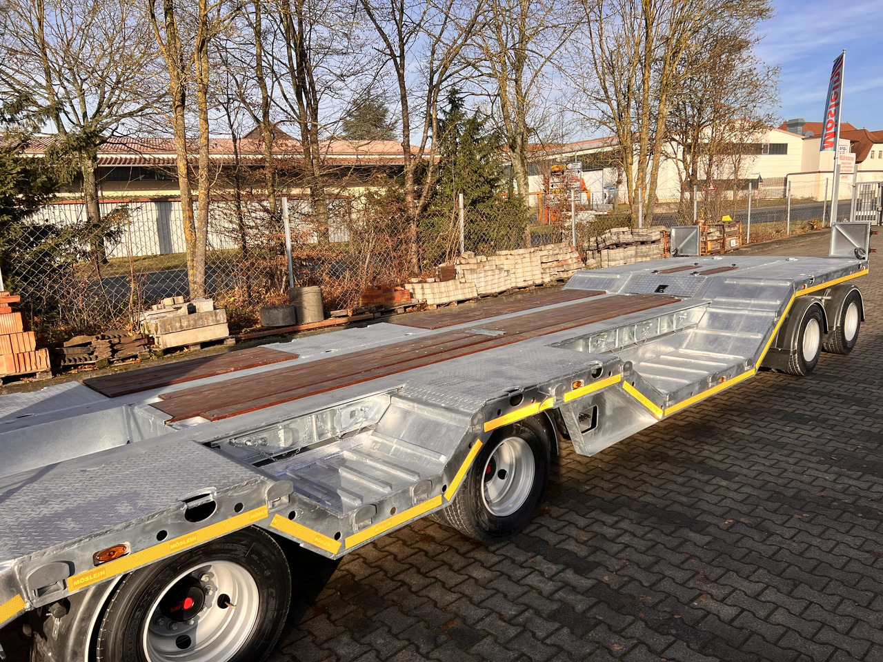 Möslein T 4 VB H1 R neuer 4 Achs Tieflader + Radmulden - Remorque porte-engin surbaissée: photos 4 Möslein T 4 VB H1 R neuer 4 Achs Tieflader + Radmulden - Remorque porte-engin surbaissée: photos 4