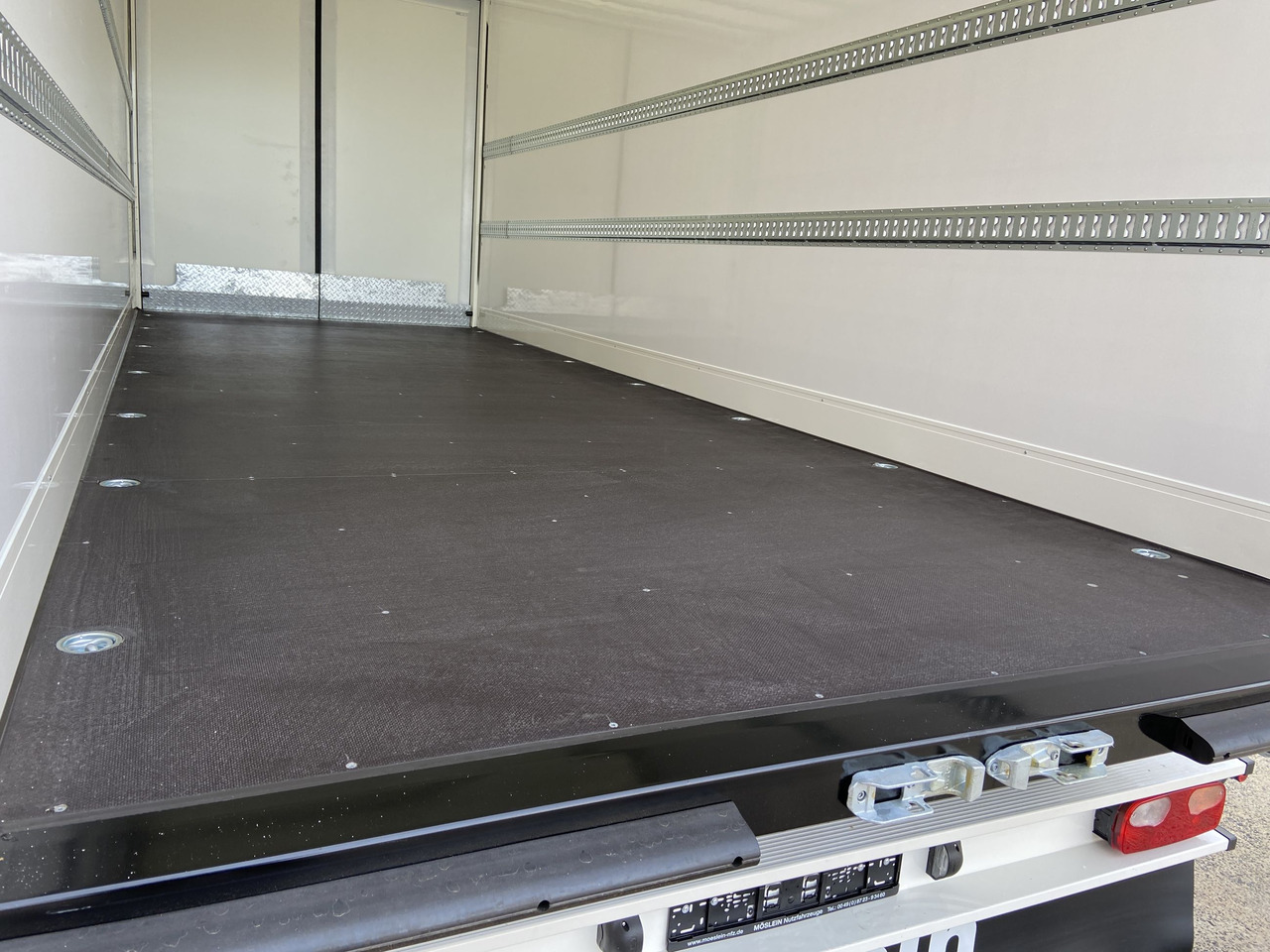 Möslein TKO 105 D 7m weiß Tandem- Koffer, Durchladbar, -- Neufahrzeug -- - Remorque fourgon: photos 4 Möslein TKO 105 D 7m weiß Tandem- Koffer, Durchladbar, -- Neufahrzeug -- - Remorque fourgon: photos 4