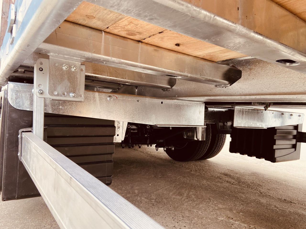 Remorque porte-engin surbaissée pour transport de équipements lourds neuf Möslein TT 28 Tridem- Tieflader 3 Achs, gelenktNeufahrzeug: photos 11 Remorque porte-engin surbaissée pour transport de équipements lourds neuf Möslein TT 28 Tridem- Tieflader 3 Achs, gelenktNeufahrzeug: photos 11