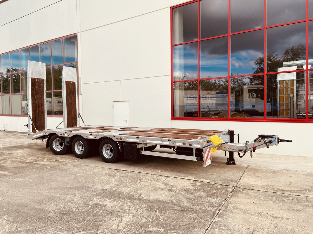 Möslein TT 31 31 t GG Tridem- Tieflader 3 Achs, gelenktNeufahrzeug - Remorque porte-engin surbaissée: photos 4 Möslein TT 31 31 t GG Tridem- Tieflader 3 Achs, gelenktNeufahrzeug - Remorque porte-engin surbaissée: photos 4