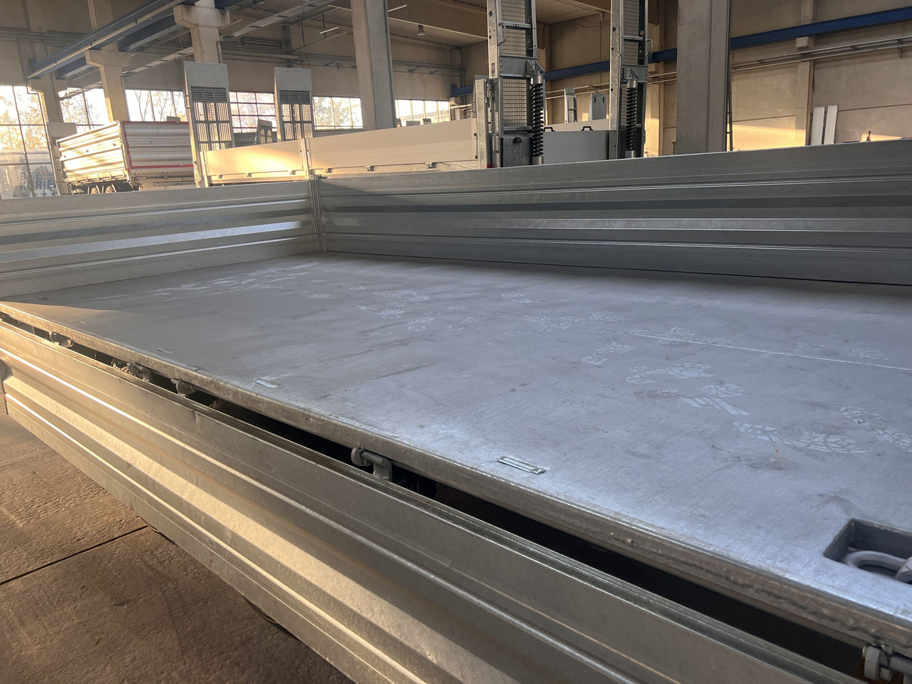 Möslein TTD 14 5,70 m 14 t Tandem- Kipper Tieflader 5,70 m lang, Breite Reifen-- Neufahrzeug -- - Remorque benne: photos 4 Möslein TTD 14 5,70 m 14 t Tandem- Kipper Tieflader 5,70 m lang, Breite Reifen-- Neufahrzeug -- - Remorque benne: photos 4