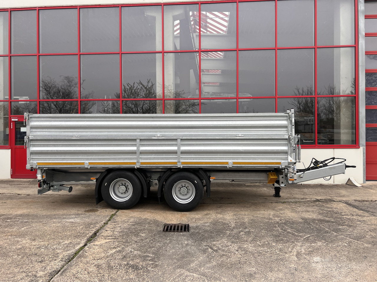 Möslein TTD 19 AB 19 t Tandem 3 Seiten Kipper TiefladerAufsatzbordwänden-- Neufahrzeug -- - Remorque benne: photos 1 Möslein TTD 19 AB 19 t Tandem 3 Seiten Kipper TiefladerAufsatzbordwänden-- Neufahrzeug -- - Remorque benne: photos 1