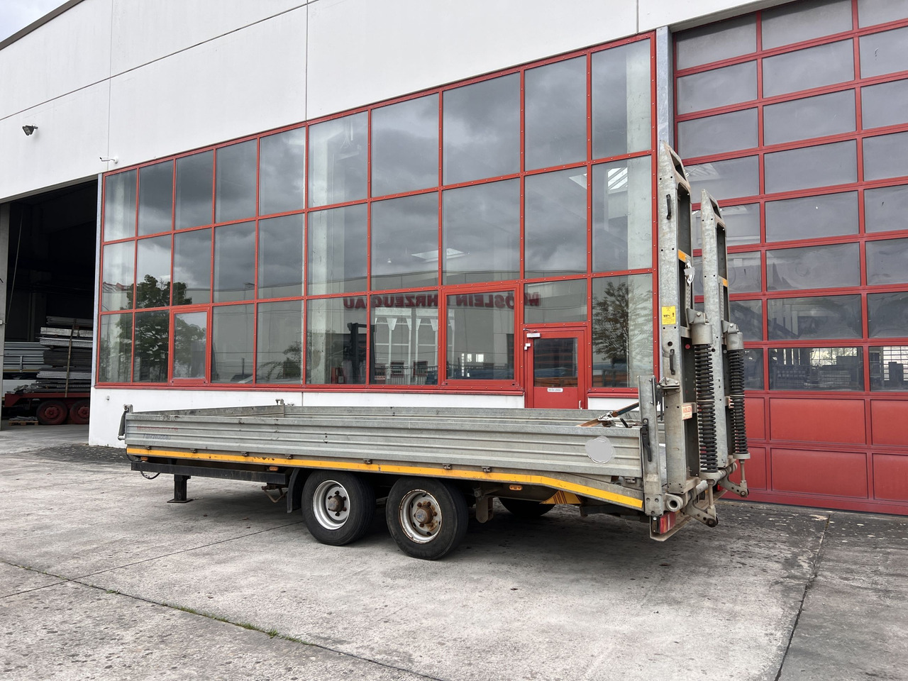 Möslein TTS 13 Schwebheim 13 t Tandemtieflader - Remorque porte-engin surbaissée: photos 4 Möslein TTS 13 Schwebheim 13 t Tandemtieflader - Remorque porte-engin surbaissée: photos 4