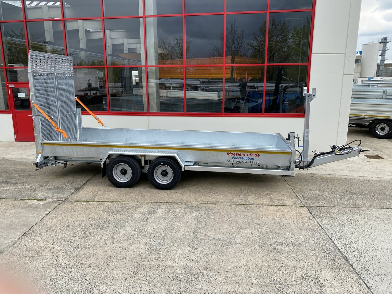 Möslein Tieflader für Fräsen breiten hydraulischen Ramp - Remorque porte-engin surbaissée: photos 1 Möslein Tieflader für Fräsen breiten hydraulischen Ramp - Remorque porte-engin surbaissée: photos 1