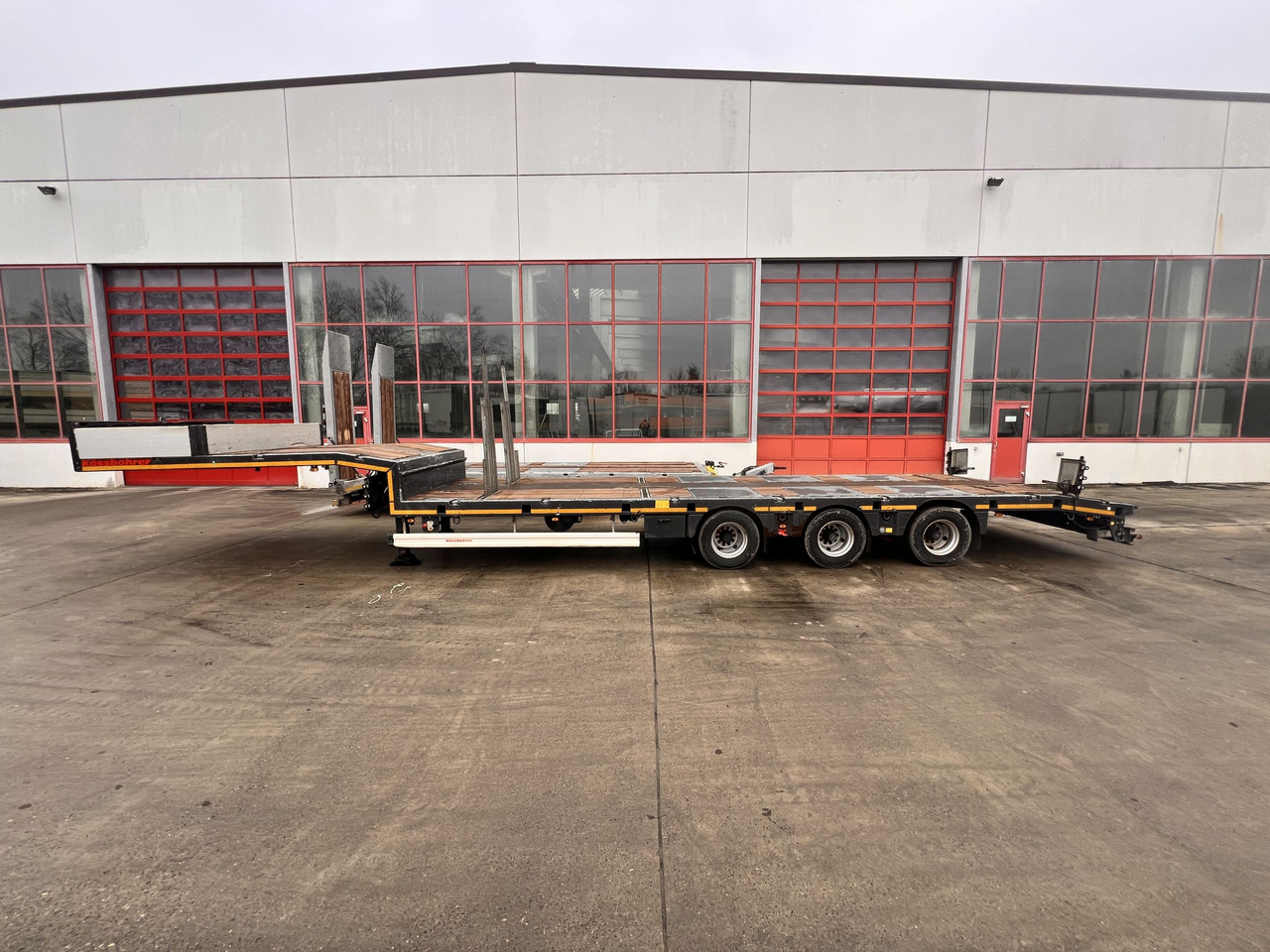 T3 3 Achs Satteltieflader - Semi-remorque surbaissé: photos 1 T3 3 Achs Satteltieflader - Semi-remorque surbaissé: photos 1