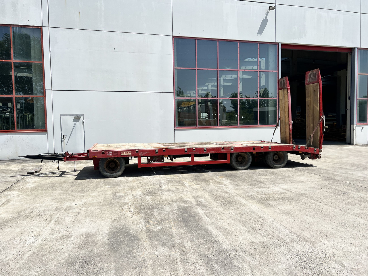 T3 3 Achs Tiefladeranhänger mit gerader Ladefläche - Remorque porte-engin surbaissée: photos 1 T3 3 Achs Tiefladeranhänger mit gerader Ladefläche - Remorque porte-engin surbaissée: photos 1