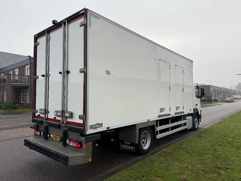 Volvo FM 330 chereau 2015 + carrier 850 - Camion frigorifique: photos 3 Volvo FM 330 chereau 2015 + carrier 850 - Camion frigorifique: photos 3