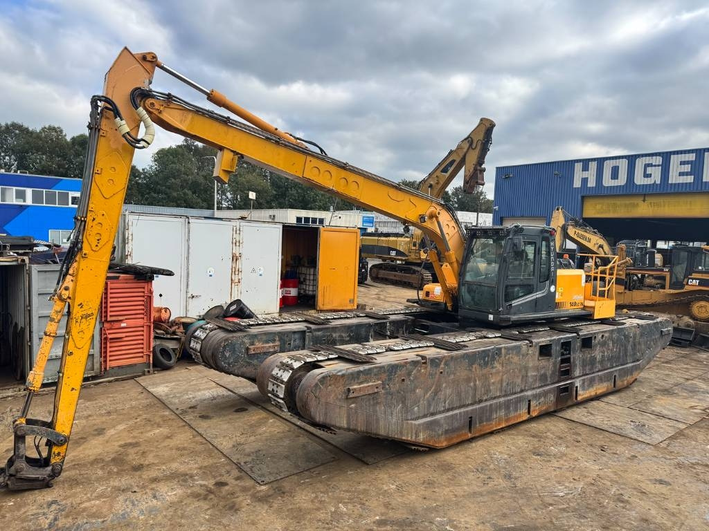 Hyundai Robex 140 LC-7 A BIGFLOAT AMPHIBIOUS EXCAVATOR - Excavatrice amphibie: photos 1 Hyundai Robex 140 LC-7 A BIGFLOAT AMPHIBIOUS EXCAVATOR - Excavatrice amphibie: photos 1