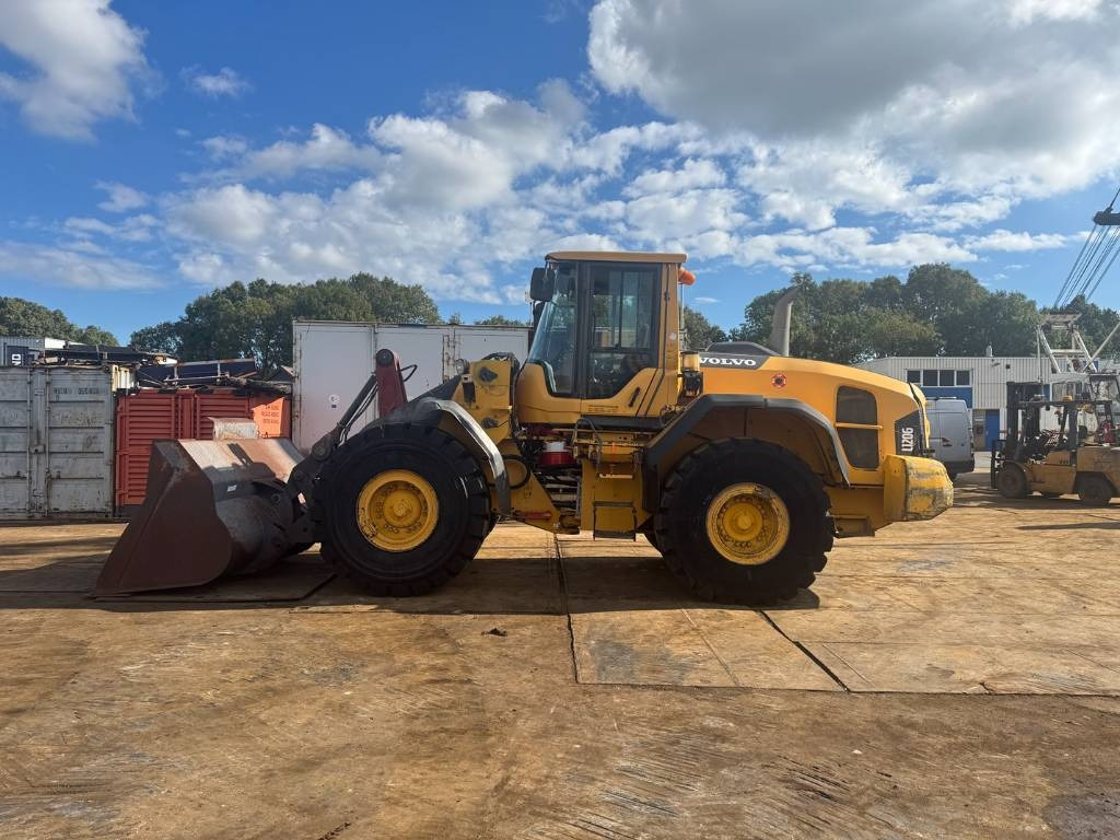 Volvo L 120 G - Chargeuse sur pneus: photos 1 Volvo L 120 G - Chargeuse sur pneus: photos 1