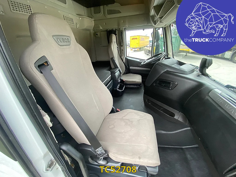 Iveco Stralis - Camion à rideaux coulissants: photos 5 Iveco Stralis - Camion à rideaux coulissants: photos 5