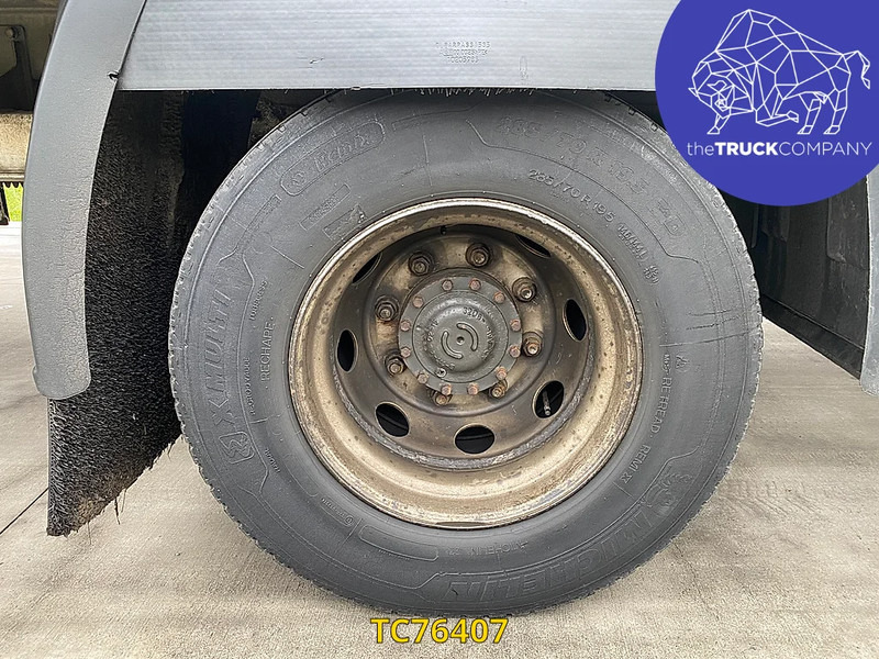 Camion frigorifique Renault D 210: photos 6