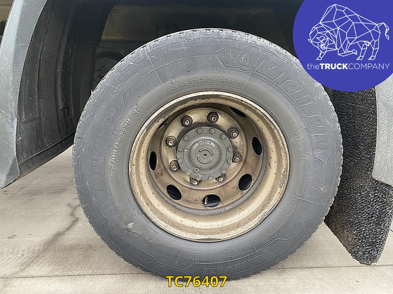 Camion frigorifique Renault D 210: photos 8