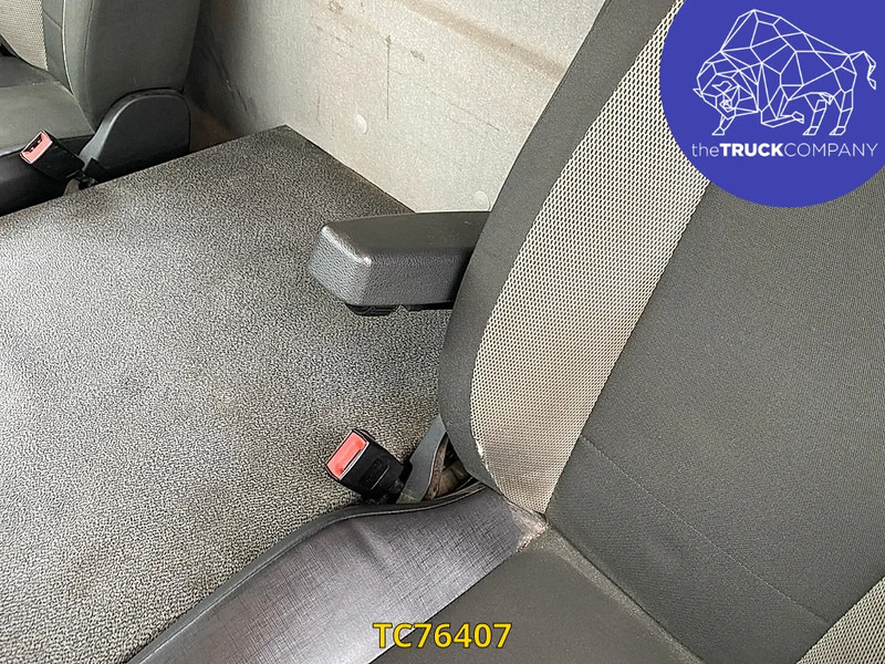 Camion frigorifique Renault D 210: photos 16