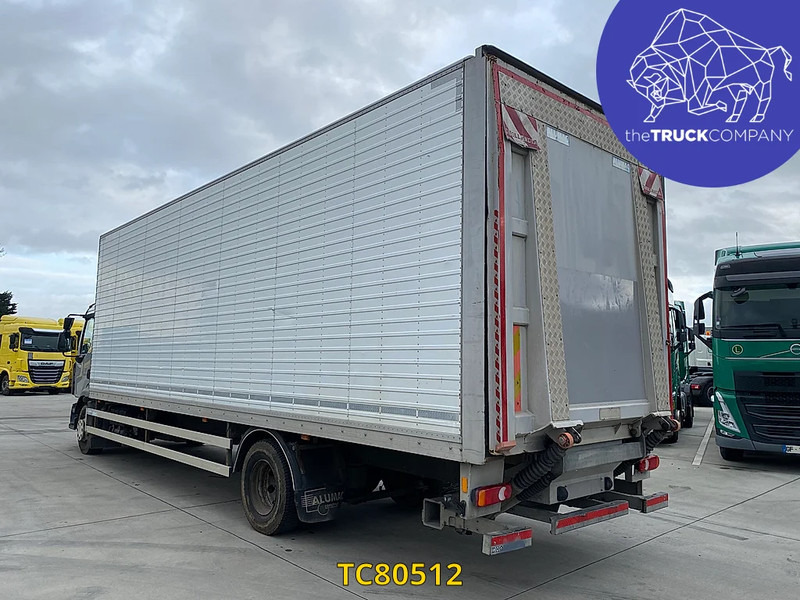 Renault Midlum 240 - Camion fourgon: photos 2 Renault Midlum 240 - Camion fourgon: photos 2