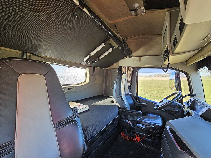 Photo d'intérieur 2: Tracteur routier Volvo FH 540 6X2 ALCOA XENON SHOW