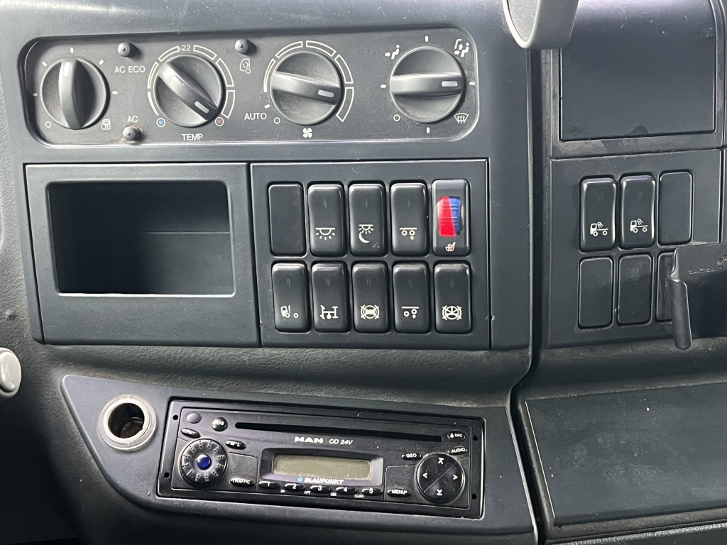 MAN TGA 26.440 6x2 LL Retarder Kran Palfinger 20002 - Camion à rideaux coulissants, Camion grue: photos 2 MAN TGA 26.440 6x2 LL Retarder Kran Palfinger 20002 - Camion à rideaux coulissants, Camion grue: photos 2