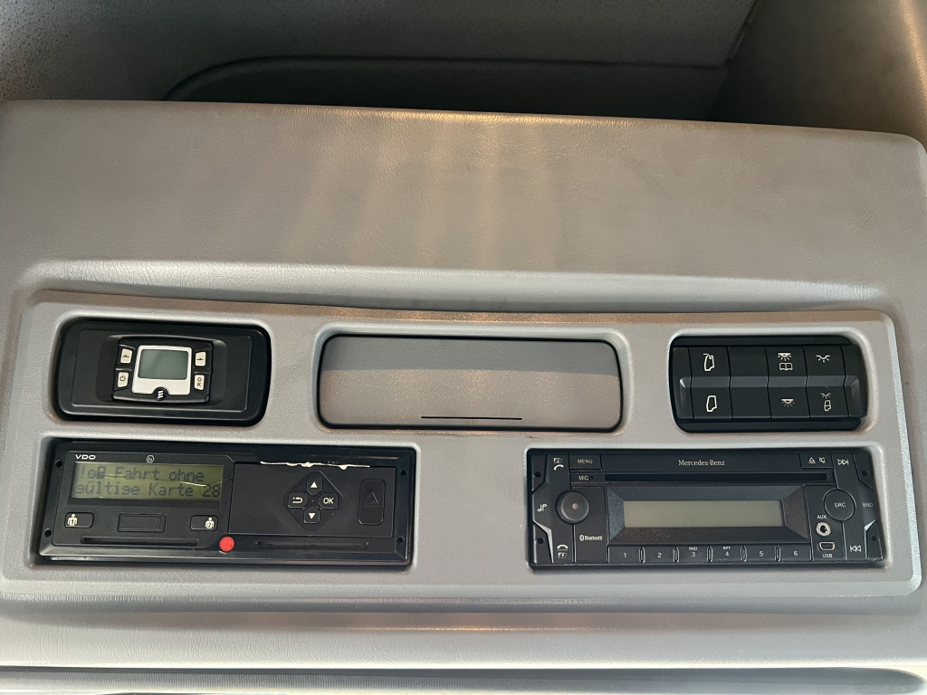 Mercedes-Benz Atego 1230 Klima ACC Schlafkabine 7,2m P+P LBW - Camion à rideaux coulissants: photos 3 Mercedes-Benz Atego 1230 Klima ACC Schlafkabine 7,2m P+P LBW - Camion à rideaux coulissants: photos 3