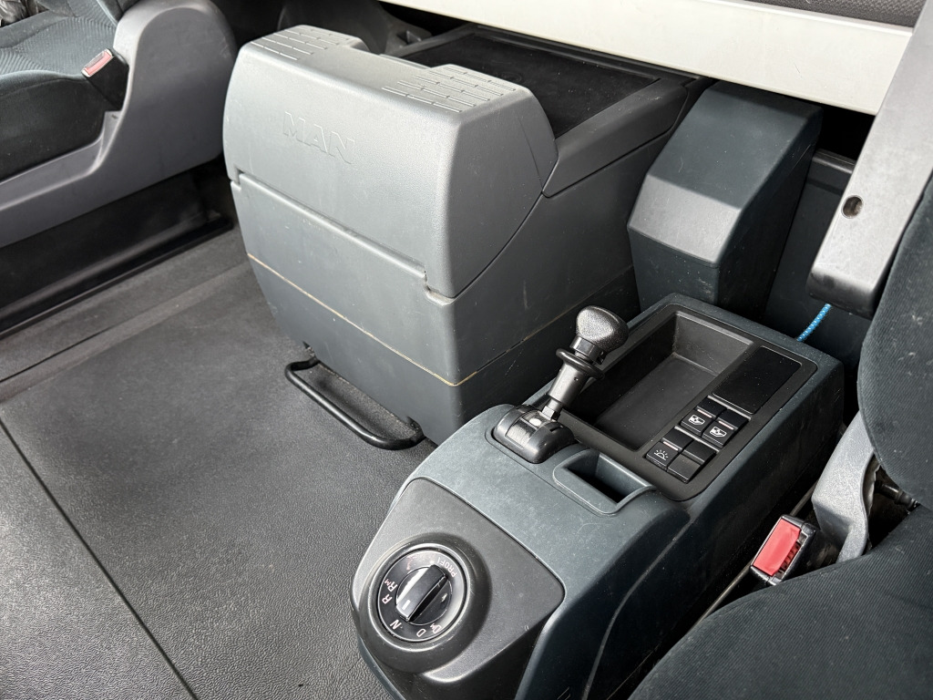 MAN TGX 18.440 XLX MEGA Klimaauto Motorbremse 2xTank - Tracteur routier: photos 4 MAN TGX 18.440 XLX MEGA Klimaauto Motorbremse 2xTank - Tracteur routier: photos 4