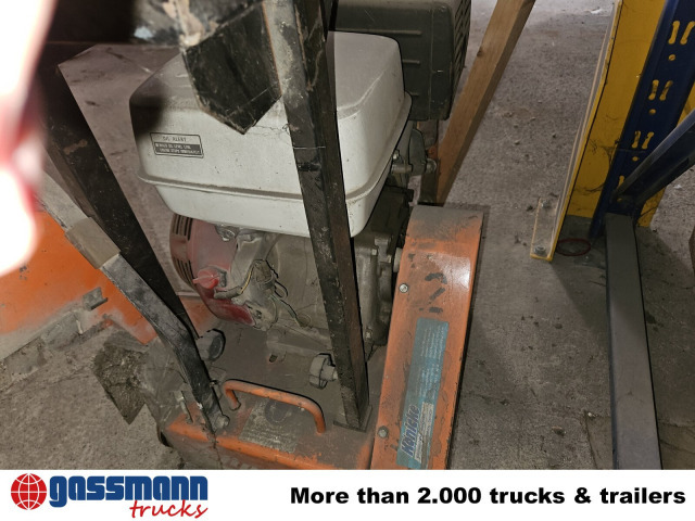 C 85 - Matériel de chantier: photos 3 C 85 - Matériel de chantier: photos 3