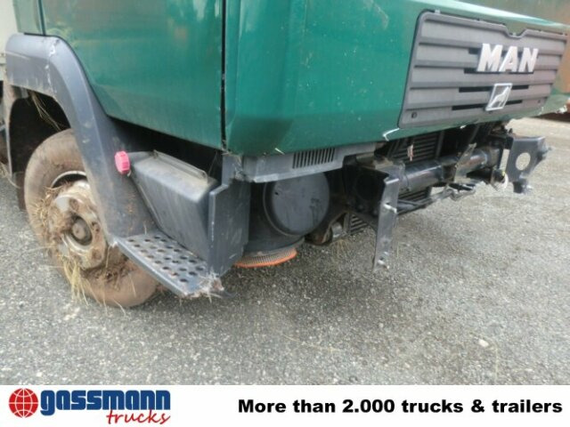 MAN L33 8.180 C 4x2, Unfallfahrzeug mit - Camion fourgon: photos 4 MAN L33 8.180 C 4x2, Unfallfahrzeug mit - Camion fourgon: photos 4