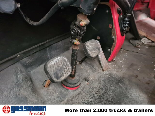 Mercedes-Benz LP 813 4x2 Löschfahrzeug mit Wasserbehälter - Camion de pompier: photos 4 Mercedes-Benz LP 813 4x2 Löschfahrzeug mit Wasserbehälter - Camion de pompier: photos 4