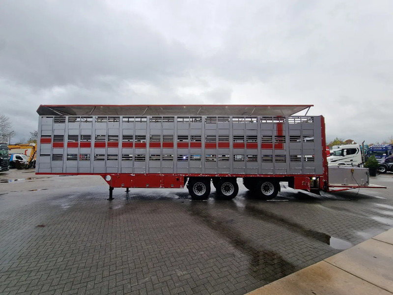 CUPPERS 3 deck livestock trailer - Water & Ventilation - Loadlift - Steering axle - Semi-remorque bétaillère: photos 5 CUPPERS 3 deck livestock trailer - Water & Ventilation - Loadlift - Steering axle - Semi-remorque bétaillère: photos 5