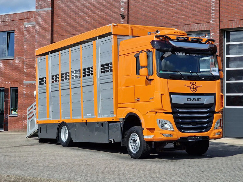 DAF XF 530 4x2 - Livestock Menke 2 deck water & ventilation - Camion bétaillère: photos 2 DAF XF 530 4x2 - Livestock Menke 2 deck water & ventilation - Camion bétaillère: photos 2