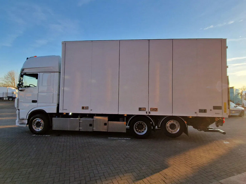 DAF XF 530 SuperSpaceCab 6x2*4 - Ekeri closed box - Loadlift -Steering axle - Full air - Camion fourgon: photos 3 DAF XF 530 SuperSpaceCab 6x2*4 - Ekeri closed box - Loadlift -Steering axle - Full air - Camion fourgon: photos 3